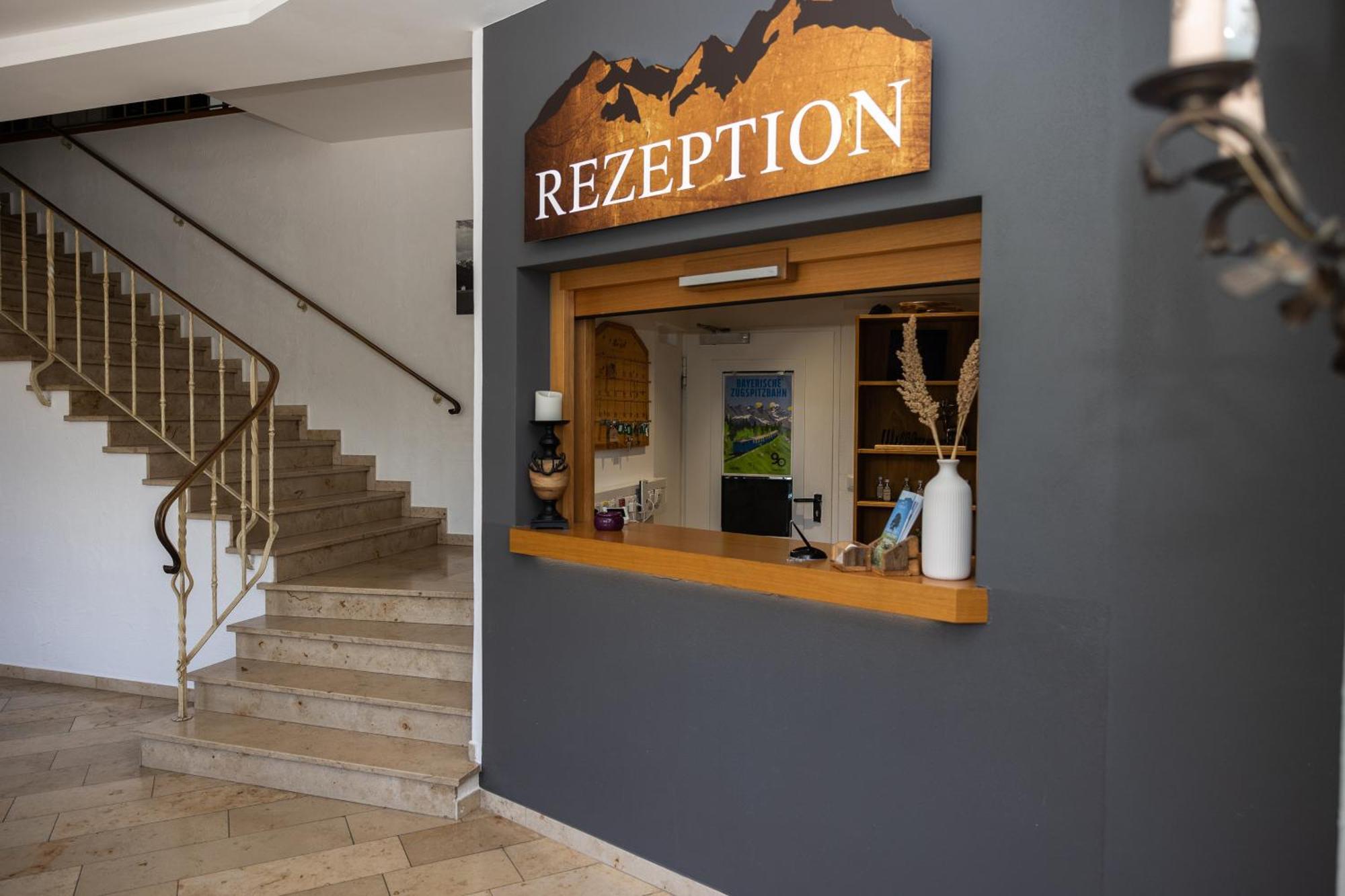 Hotel Gasthof Alter Wirt Farchant Exterior foto