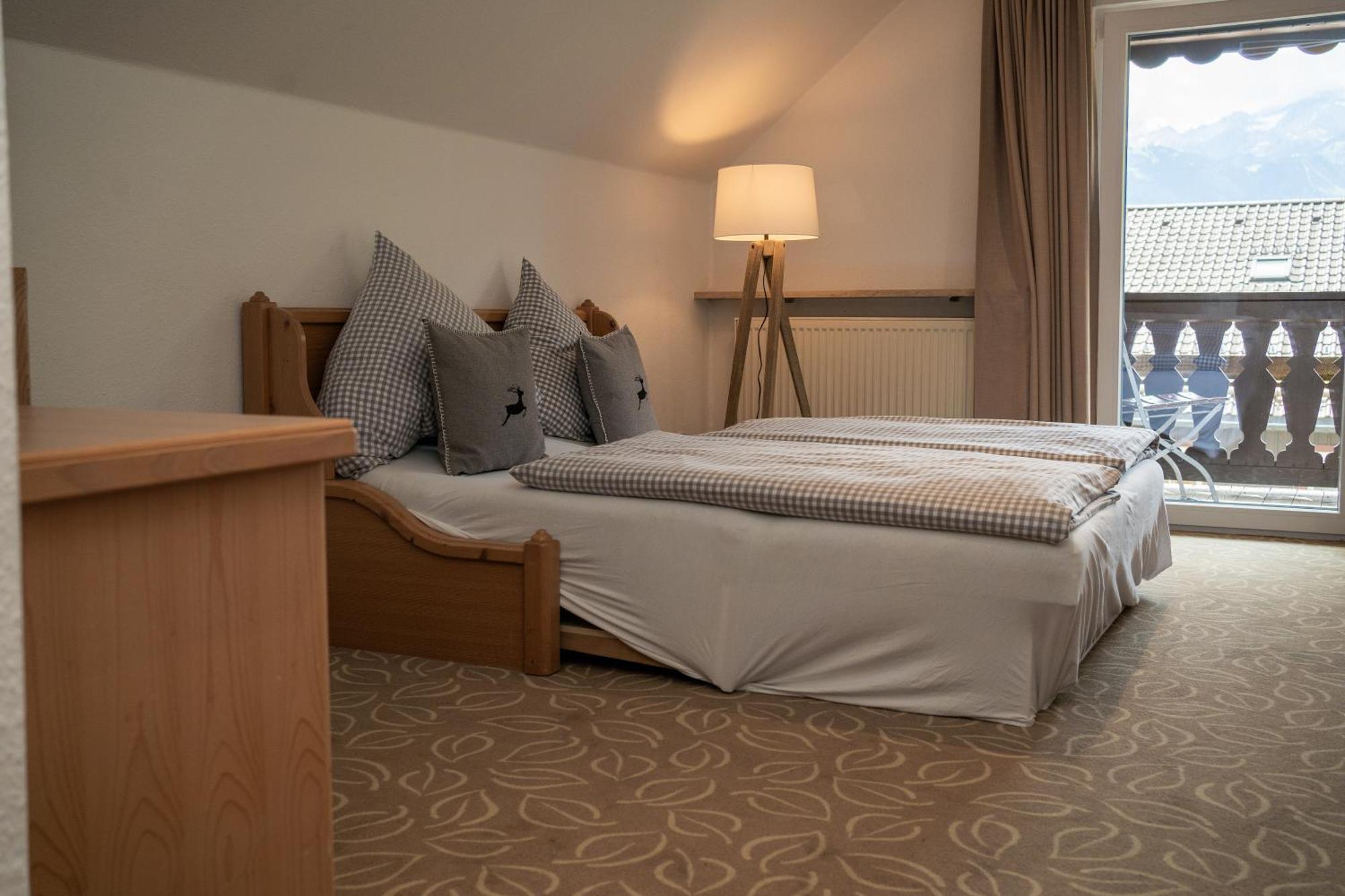 Hotel Gasthof Alter Wirt Farchant Exterior foto