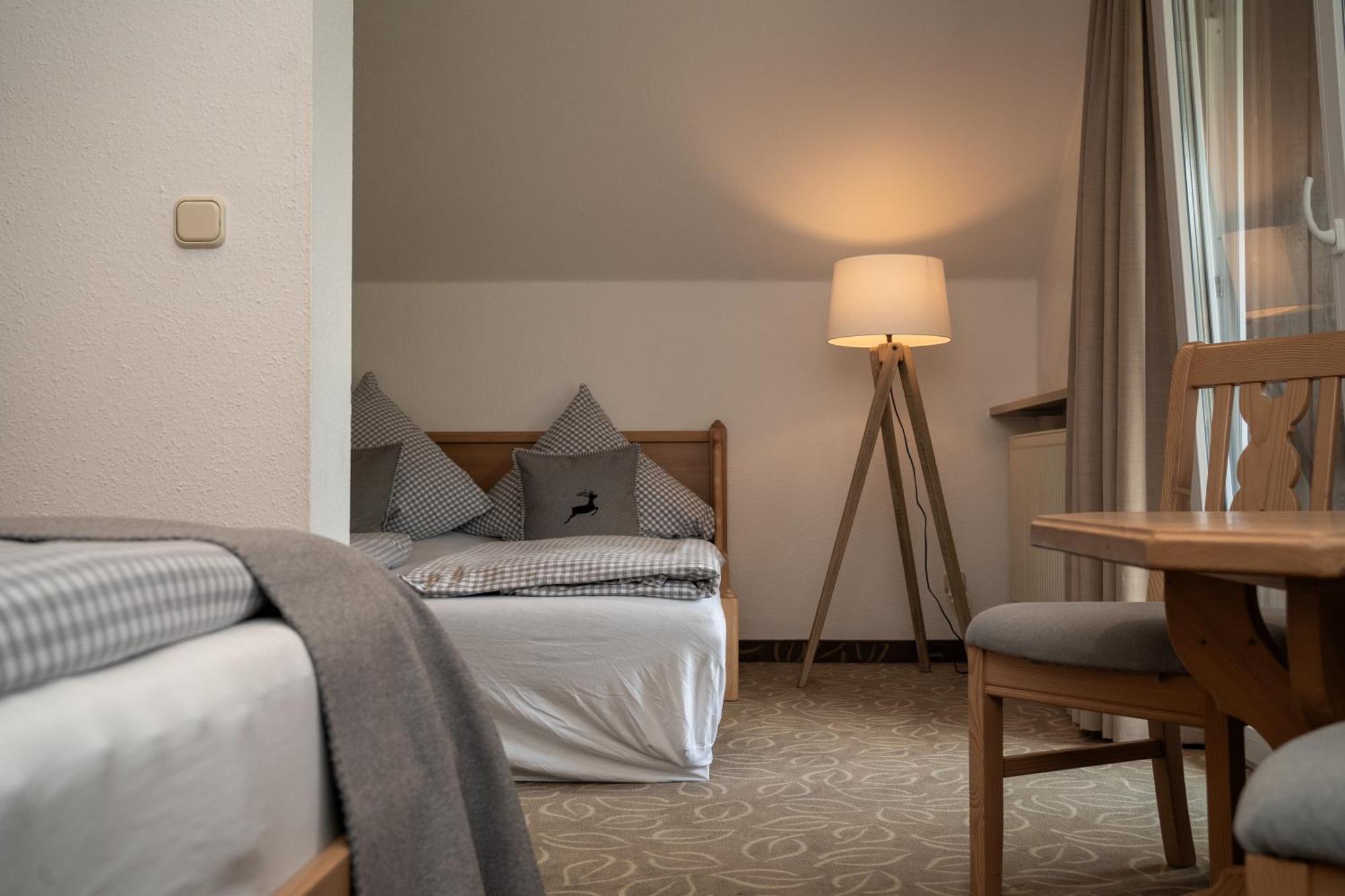 Hotel Gasthof Alter Wirt Farchant Exterior foto