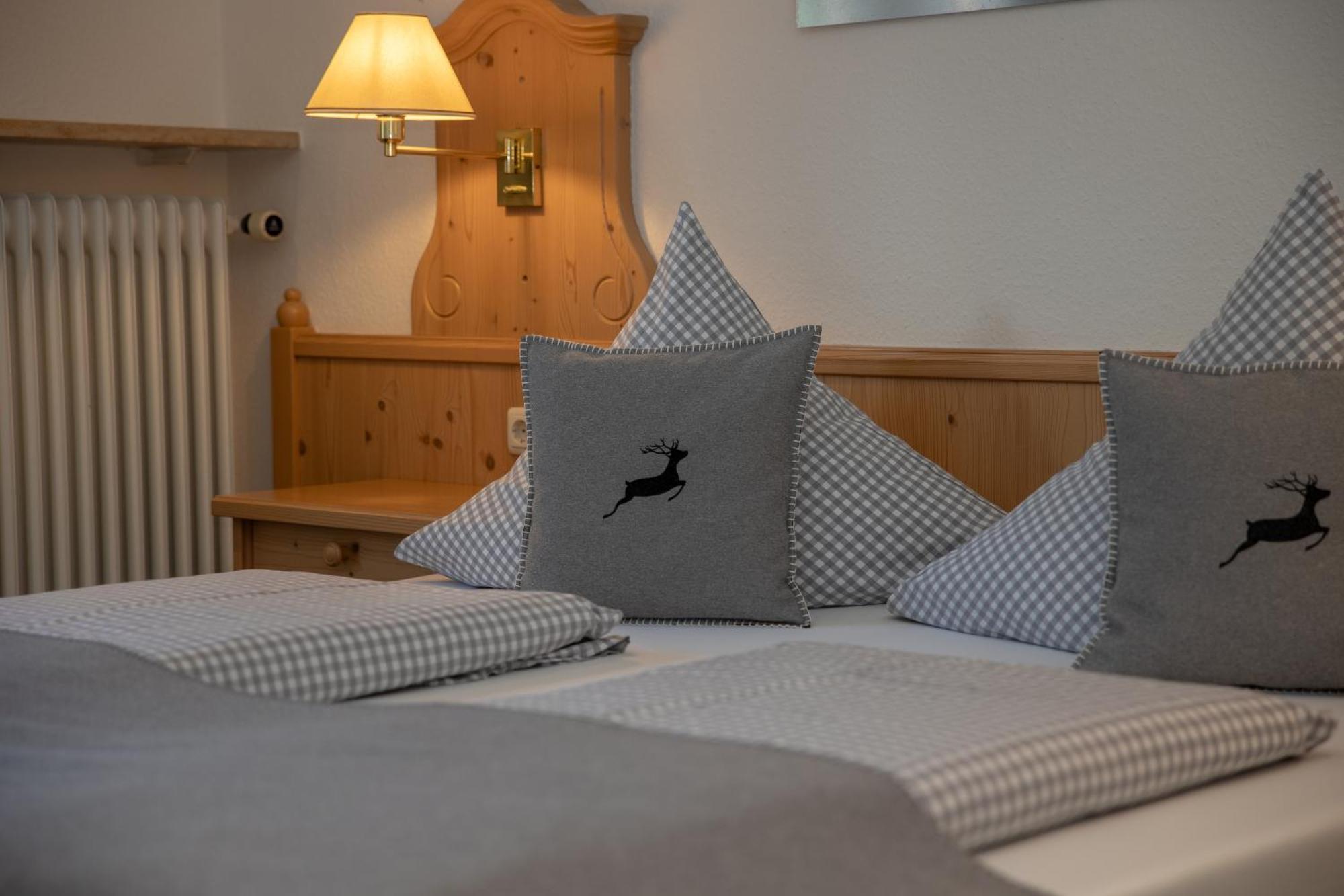 Hotel Gasthof Alter Wirt Farchant Exterior foto